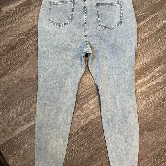 LIGHT RIPPED DENIM JEANS SIZE 18 - Picture 4 of 4